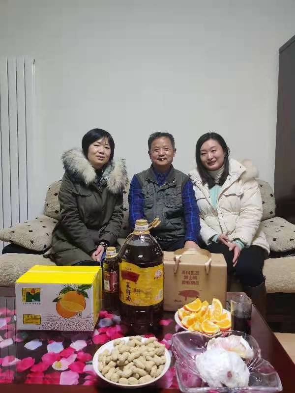 勞模沈坤（中），1984年獲成都市“勞動模范”